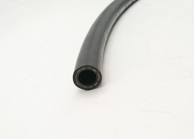 Wąż gumowy wzmocniony pojedynczym oplotem tekstylnym J517 SAE 100R6 Czarny