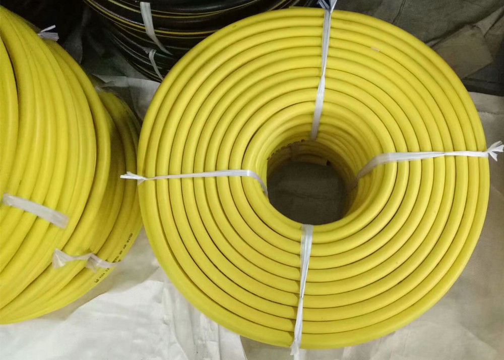 Żółty wąż gumowy EPDM 3/4 Jack Hammer, elastyczny przewód gumowy ze złączkami kłowymi